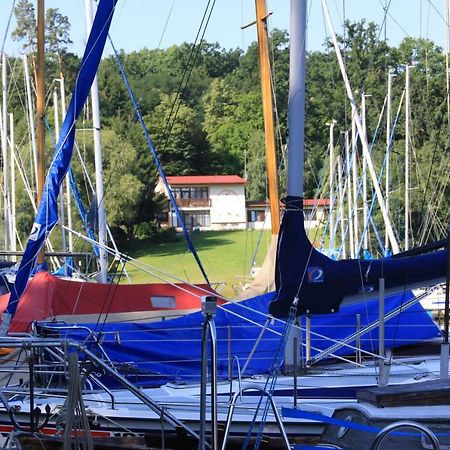 Yacht Club Barrandov Hotell Kožlí u Orlíka Exteriör bild