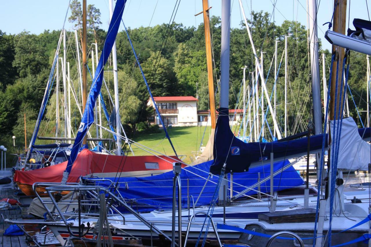 Yacht Club Barrandov Hotell Kožlí u Orlíka Exteriör bild