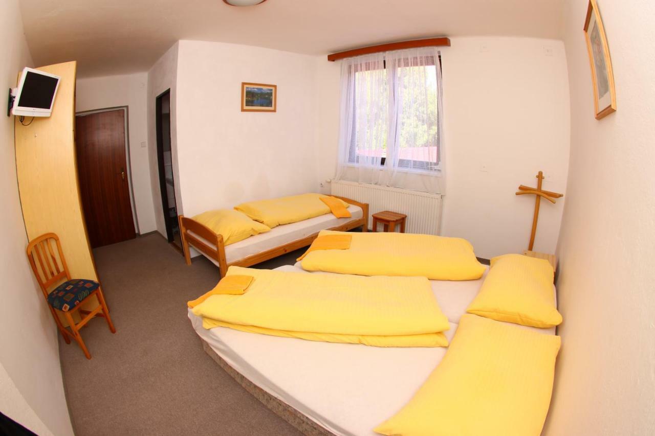 Yacht Club Barrandov Hotell Kožlí u Orlíka Exteriör bild