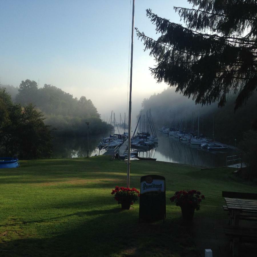 Yacht Club Barrandov Hotell Kožlí u Orlíka Exteriör bild